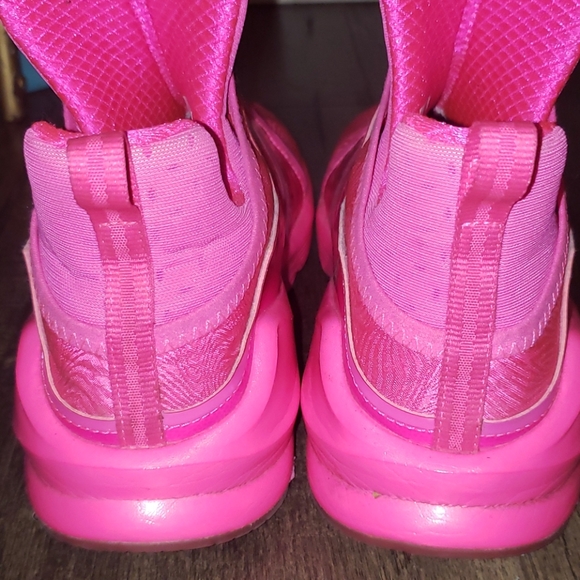 Beautiful Rare Puma Sneakers - Picture 5 of 7